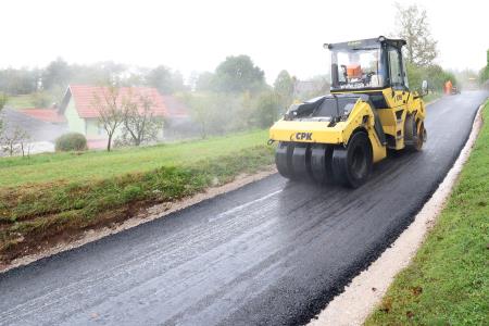 ASFALTIRANJE KOŽLJEK 06 FOTO LJUBO VUKELIČ
